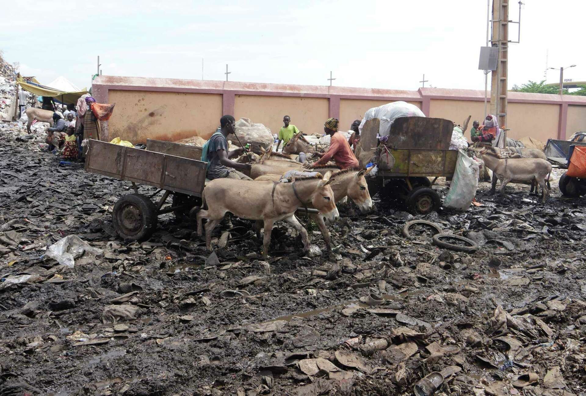 The trash in Mali’s capital is piling up. Donkey carts are coming to help – Midland Reporter-Telegram